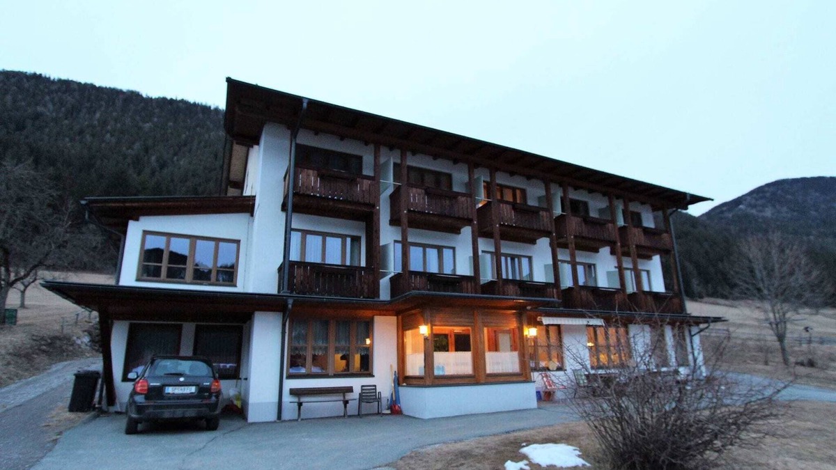Neusach Apartment | Cosy Apartment in Weissensee near Ski Lift