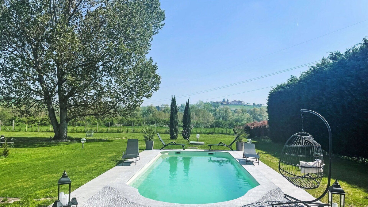 Castell'Alfero Apartment | Cosy apartment for 4 guests with pool, WIFI, TV and patio