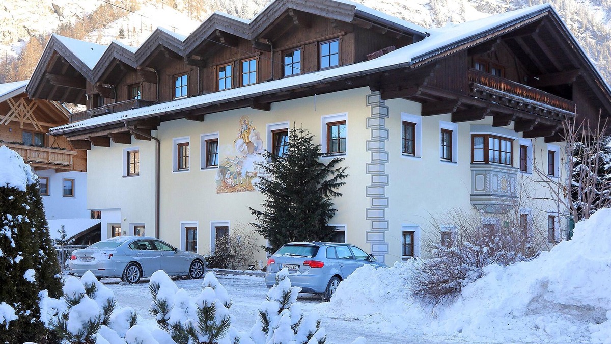 Huben Apartment | Cosy apartment near the ski bus to Sölden
