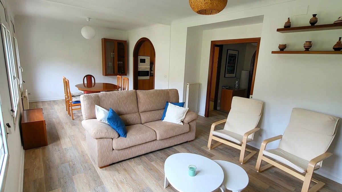 Portbou Apartment | Cosy apartment to discover Costa Brava. Walking distance to the beach.