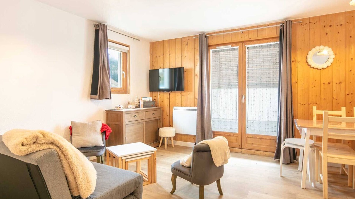 Saint-Sorlin-d'Arves Apartment | Cosy apt 4 ppl with terrace, private parking