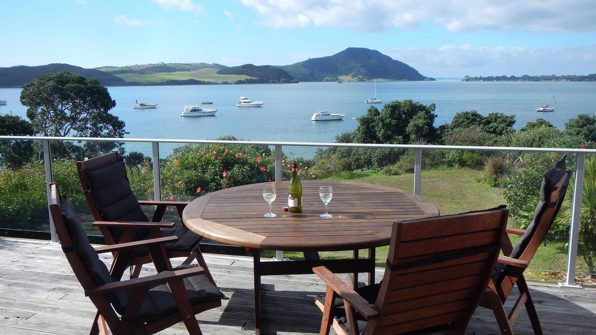 Pukenui House | Cosy bach overlooking stunning Houhora harbour