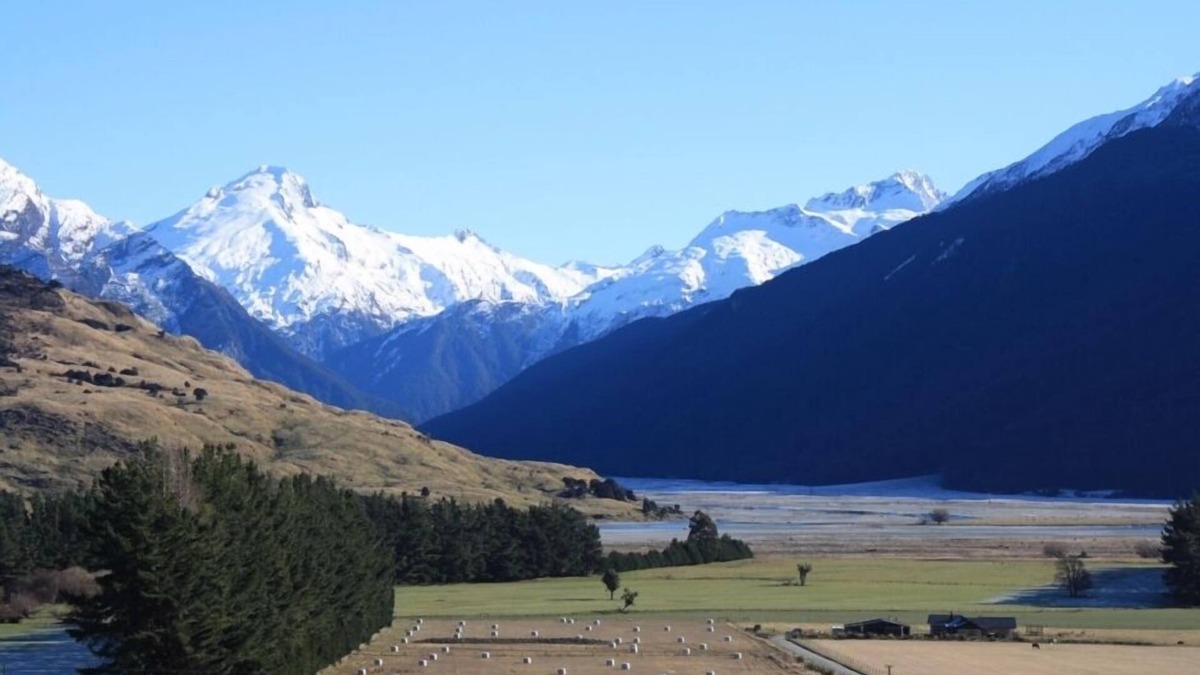 Makarora Ski Chalet | Cosy barn with spectacular mountain views