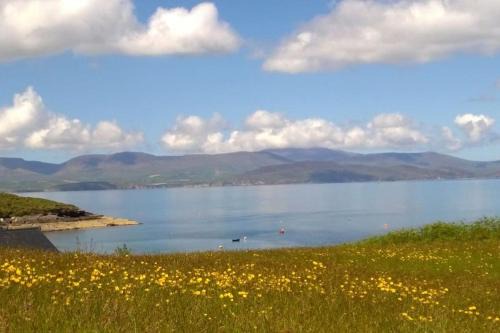 Kells Apartment | Cosy Beach-side Apartment