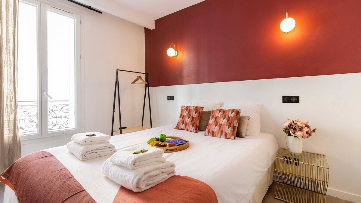Quartier de Javel Apartment | Cosy bedroom - Tour Eiffel/Champs de Mars 9A