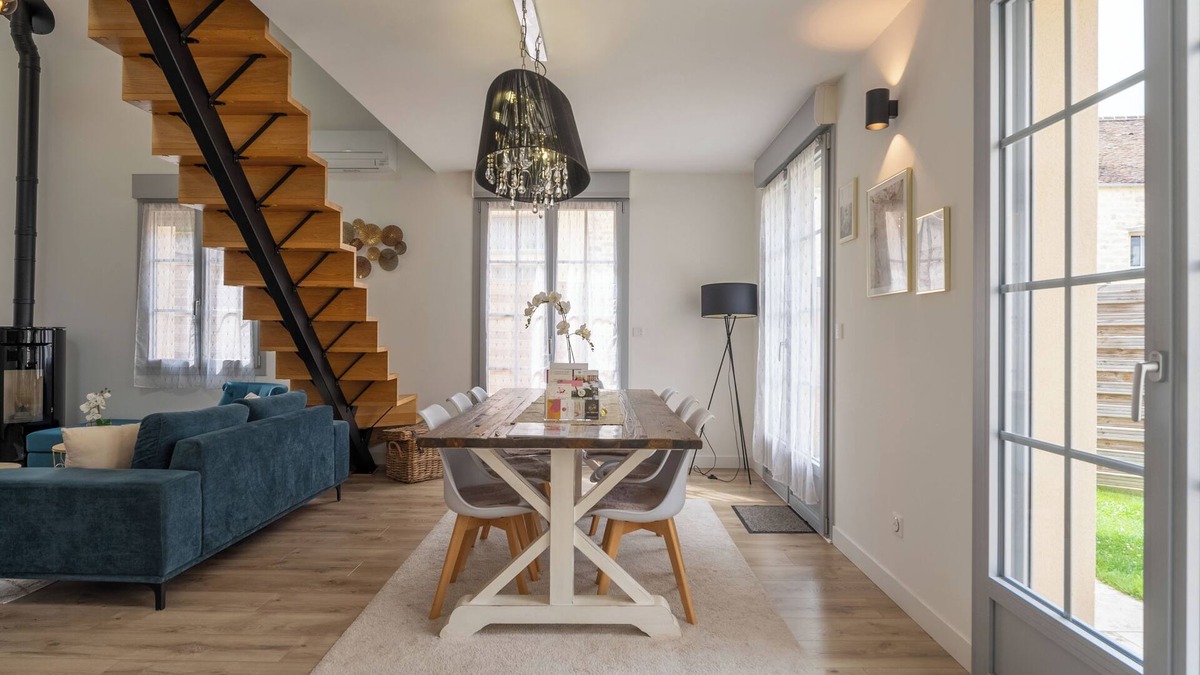 Arbonne-la-Foret House | Cosy Blue House in the heart of the forest, rated 4* Private gym in accommodation