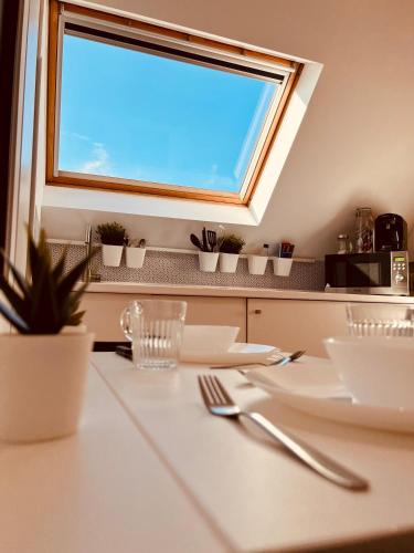 Neudorf Est Apartment | Cosy Boat