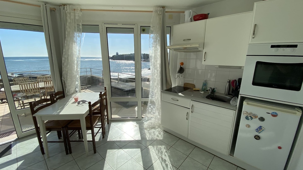 Le Pouldu Apartment | Cosy, bright waterfront apartment