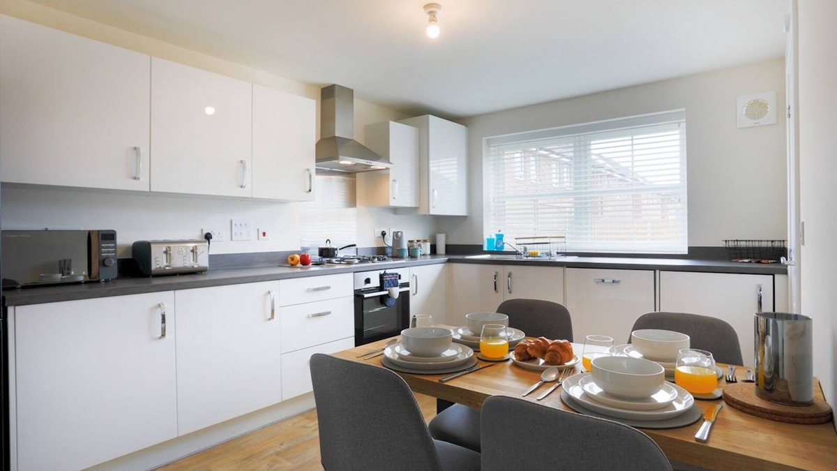 Giltbrook House | Cosy Brinsley Stay |EV|Garden|WiFi|Office | Pass The Keys
