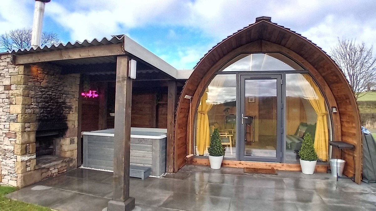 Kirkby Stephen Cabin | Cosy Cabin with Amazing Views and Relaxing Hot Tub