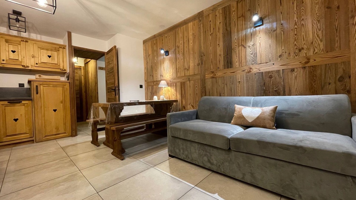 Pralognan-la-Vanoise Apartment | Cosy chalet-style apartment with pool at the foot of the slopes and panoramic vi
