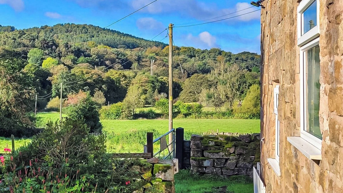 Crich Cottage | Cosy, clean, sleeping three in a kingsize bed and single in a separate room.