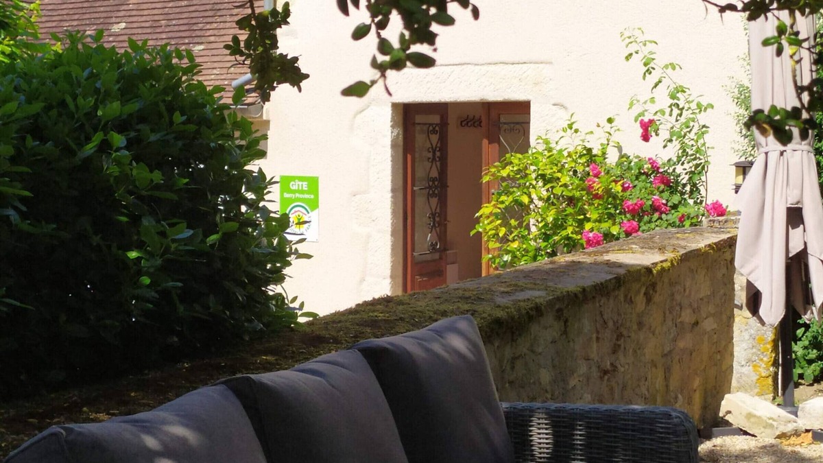 Bruere-Allichamps Cottage | Cosy Cottage Near Cistercian Abbey with Scenic Garden and Modern Interiors