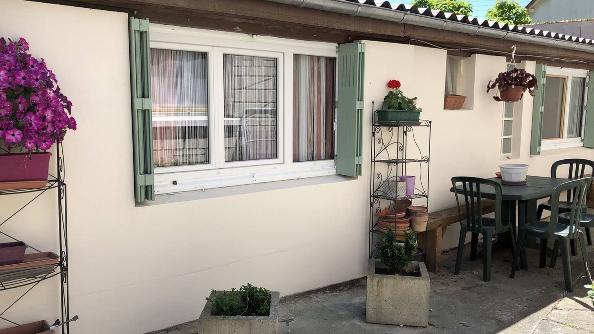 Vigneux-sur-Seine House | Cosy cottage in a garden