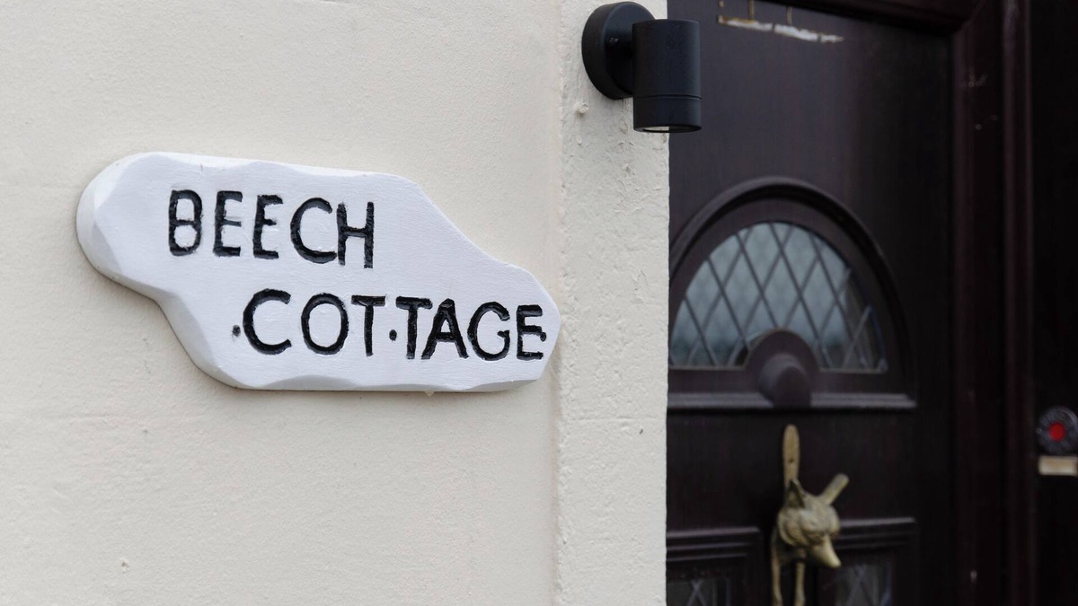 Bathgate House | Cosy Cottage in Armadale West Lothian.