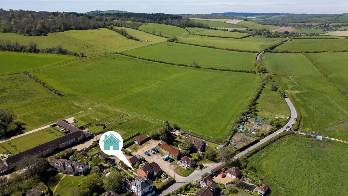 Chichester House | Cosy Cottage in Heart of South Downs