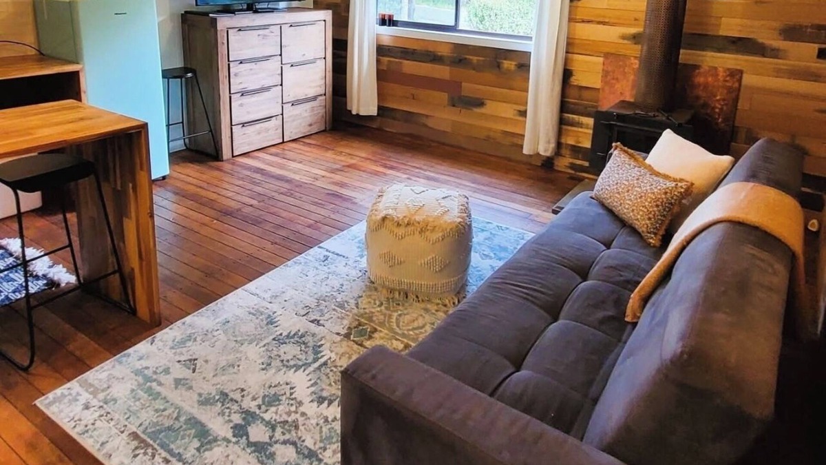 Swan Bay Cottage | Cosy cottage on the Tamar - 15 minutes to Launceston/Vineyards