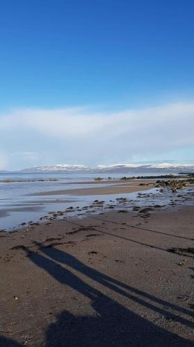 Buncrana House | Cosy Cottage- Sleeps 4 Free Parking & Golf Nearby