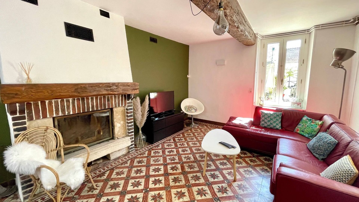Villiers-sur-Tholon Cottage | Cosy cottage with barbecue & fireplace!