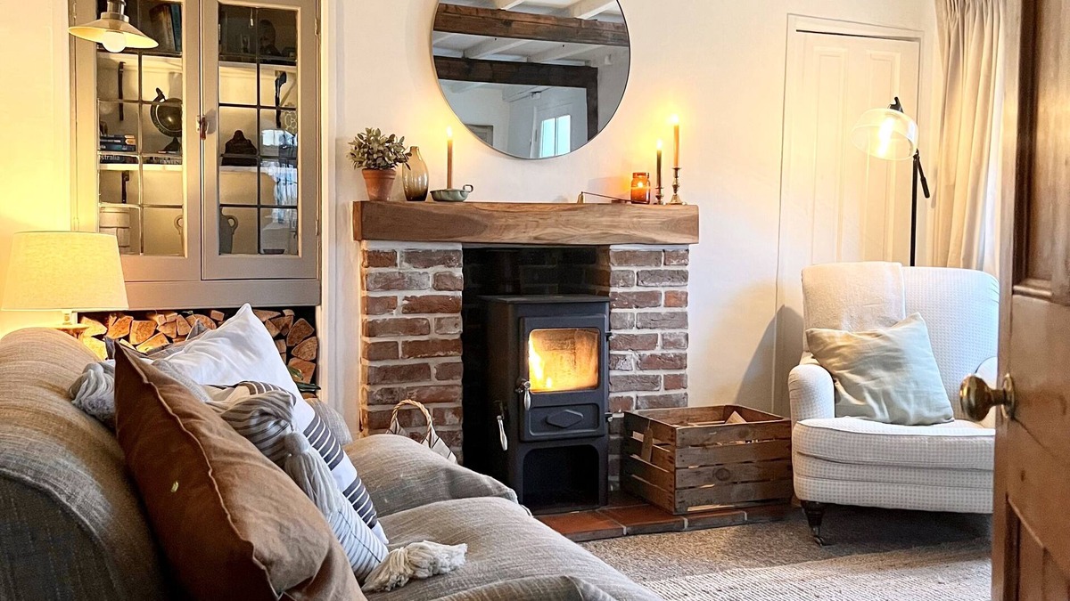 Martlesham Heath Cottage | Cosy country cottage with lots of local walks, and short drive into Woodbridge