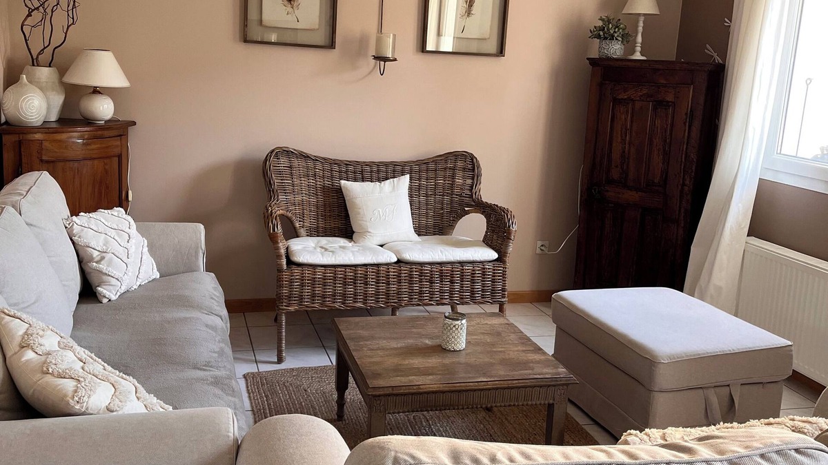 Moiron House | Cosy country house with garden and view.