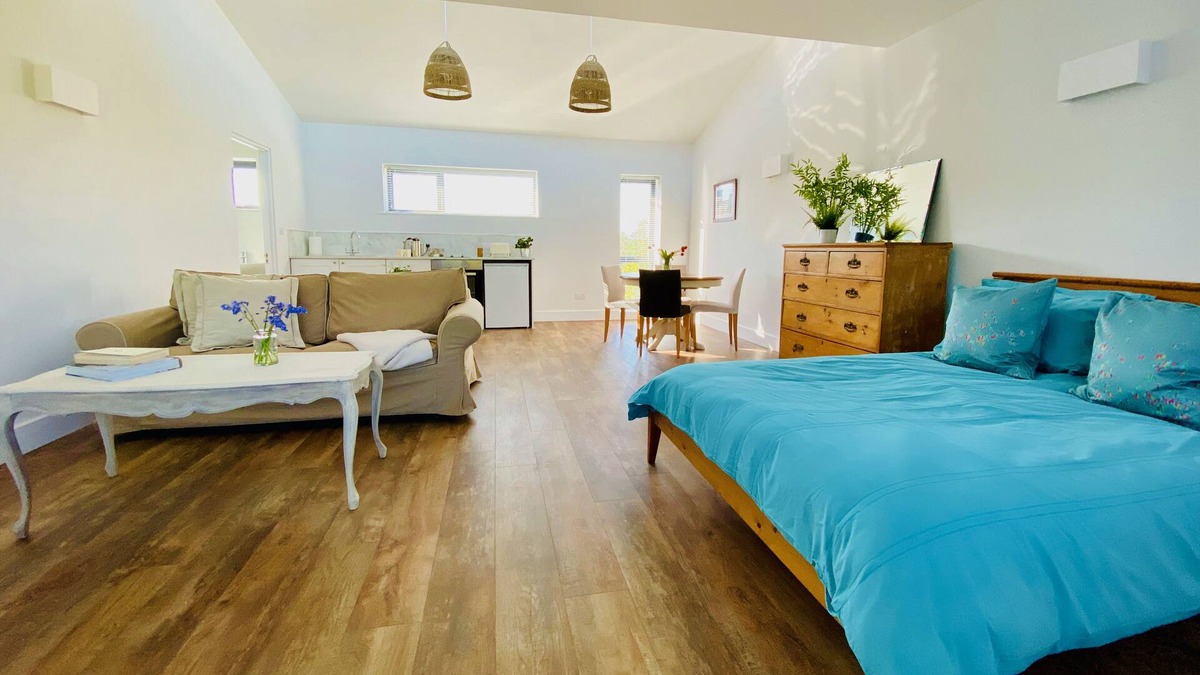 Mells Apartment | Cosy countryside retreat, edge of Frome near Bath. Pets welcome.