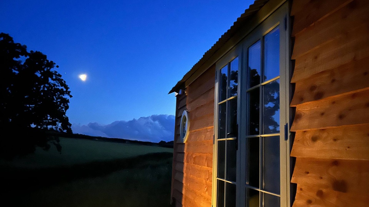 Chittlehampton Cabin | Cosy Devon Retreat Woodland Views