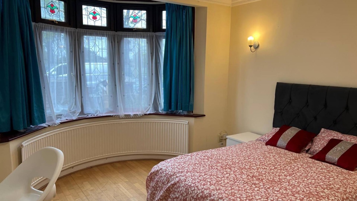 Mayfield House | Cosy Double Room in a Shared House