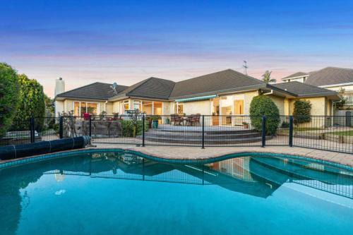 Shamrock Park House | Cosy En-Suite Room with Private Restroom- AC & free parking