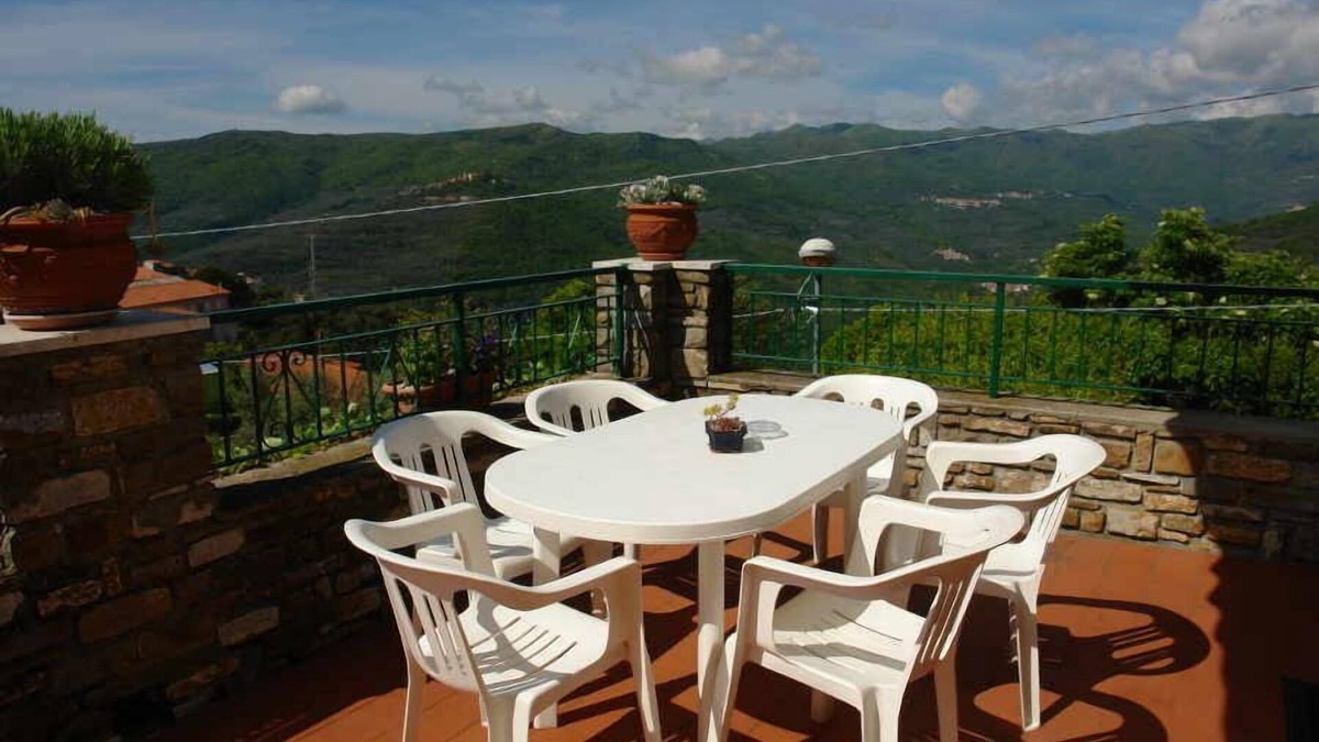 Torria Apartment | Cosy flat in old olive mill in Imperia, Torria, garden, terrace, beautiful hiking trails