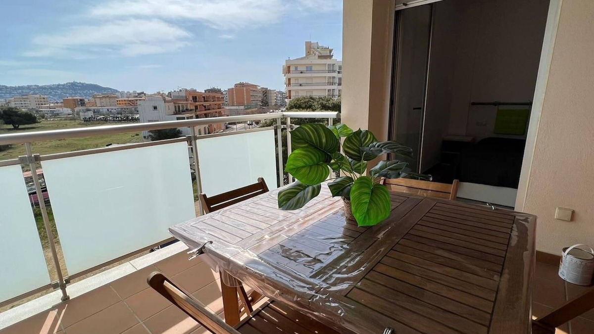 Santa Margarida Apartment | Cosy flat with swimming pool and parking in Roses AV-21