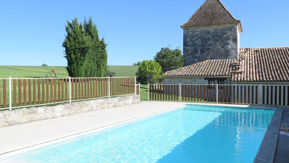 Dondas Villa | Cosy apartment in villa for 6 people with pool, TV, terrace and panoramic view