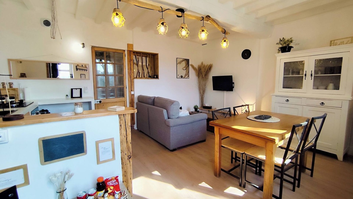 Montreuil-aux-Lions House | Cosy gîte garden terrace & dining options. Close to Disney