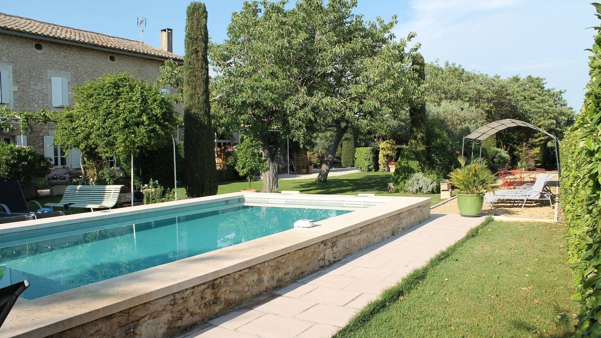 Robion Cottage | Cosy gîte close to the Luberon with swimming pool.