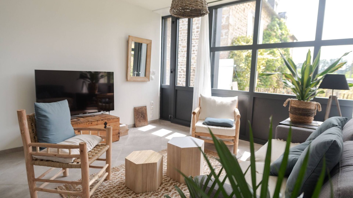 Le Grippon House | Cosy gîte with tennis court 15 minutes from the sea (Baie du Mont St Michel)