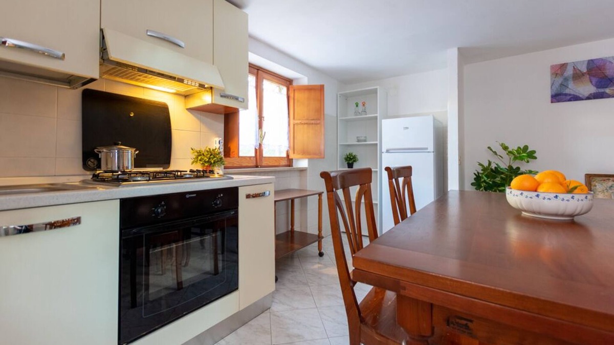 Zona XXXIII Acilia Sud Apartment | Cosy groundfloor apartment with sprawling garden