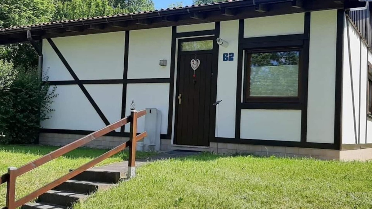 Dipperz House | Cosy holiday home Bungalow SixtyTwo