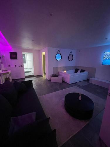 Pont-de-Cheruy Apartment | Cosy Home avec Spa - Prox airport, CNPE, Eurexpo