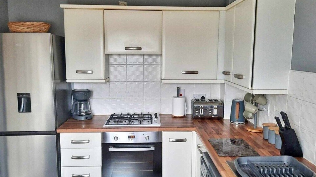 Clearbrook House | Cosy Home close to Derriford Hospital & Marjon Uni