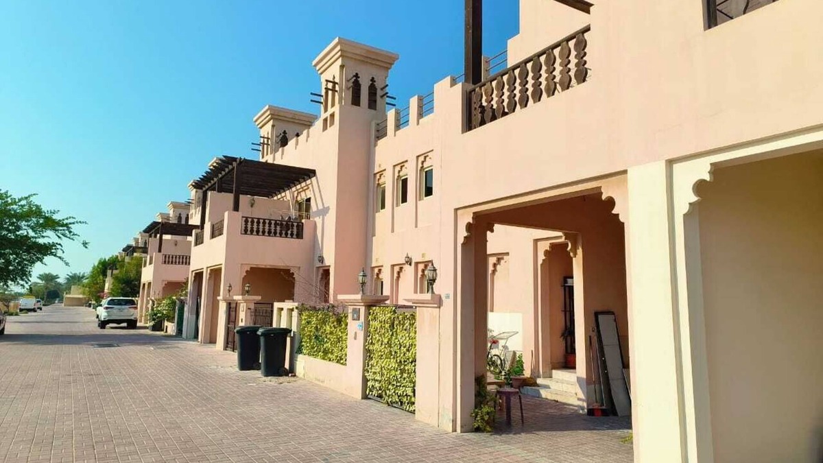 Al Hamra Village House | Cosy Home walking distance to the mall, cinema, bars and much more