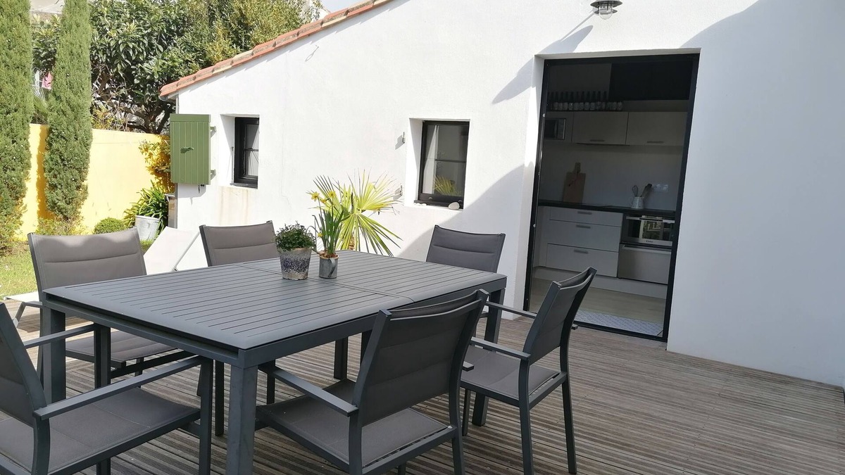 Sainte-Marie-de-Re House | Cosy house with small garden close to the beach and shops.
