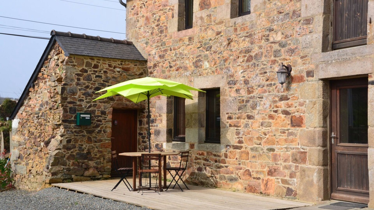 Lannion House | Cosy house with fireplace