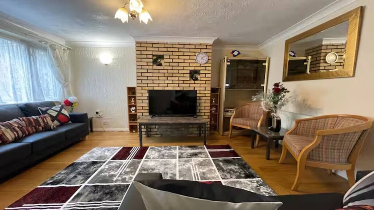 Luton House | Cosy Luton 3 Bedroom House. 5 mins to L&D Hospital/15 mins to Luton Airport