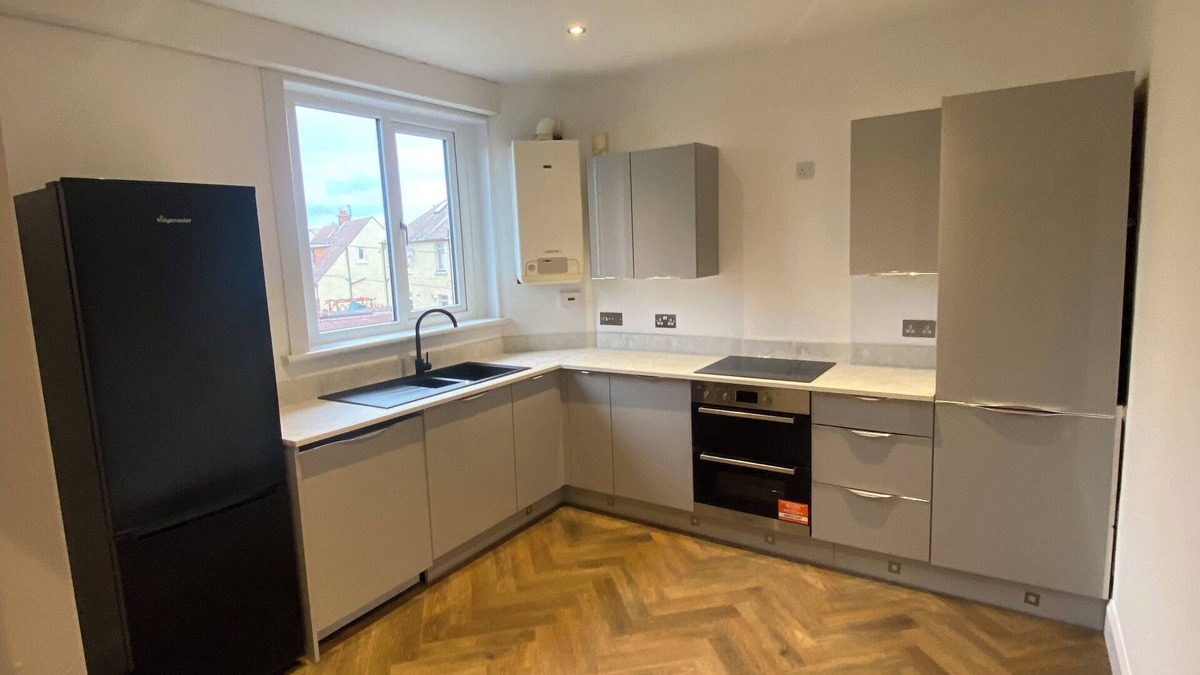 Grangemouth Apartment | Cosy, Luxury Stay | Balcony, Garden & Driveway. Scotland's Central Belt.