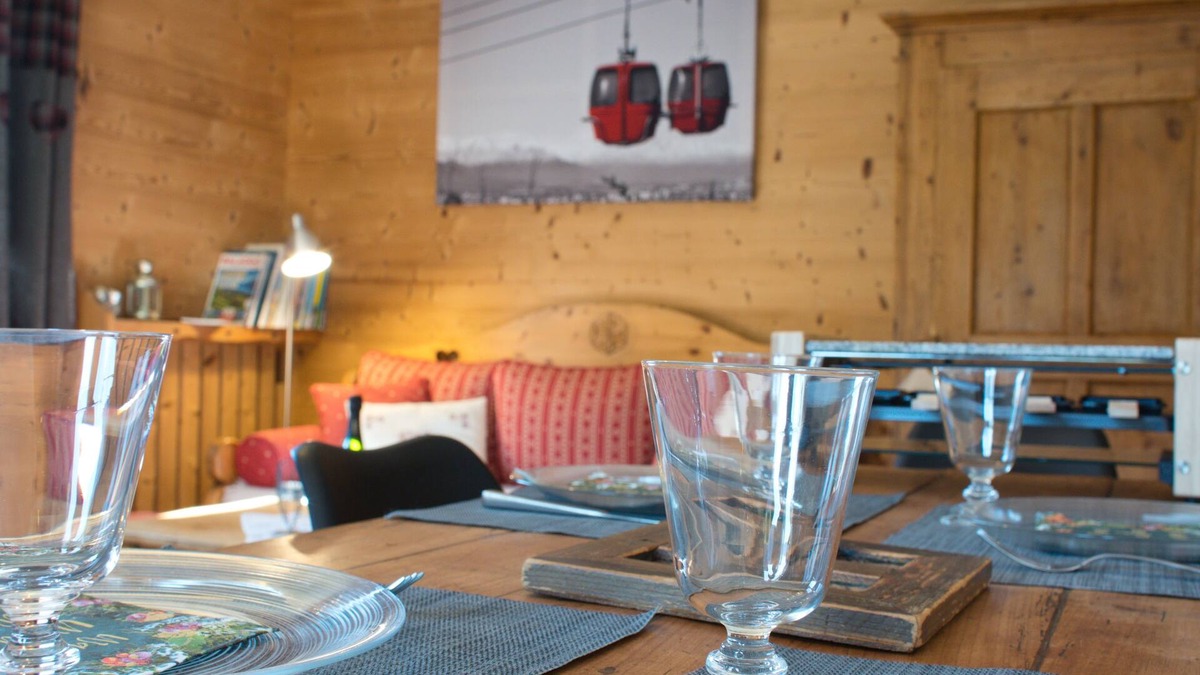 Notre-Dame-de-Bellecombe Apartment | Cosy mountain gîte in an authentic natural setting!