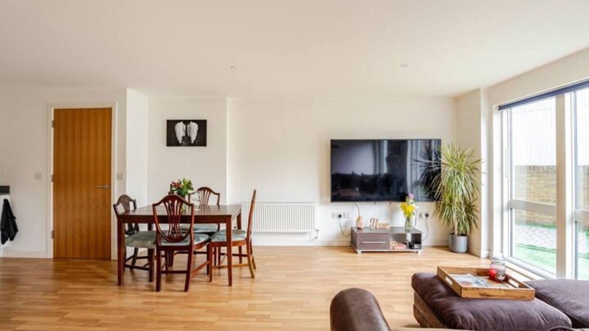 Forest Hill Apartment | Cosy & Modern Flat in London - 2 Minutes from Train Station