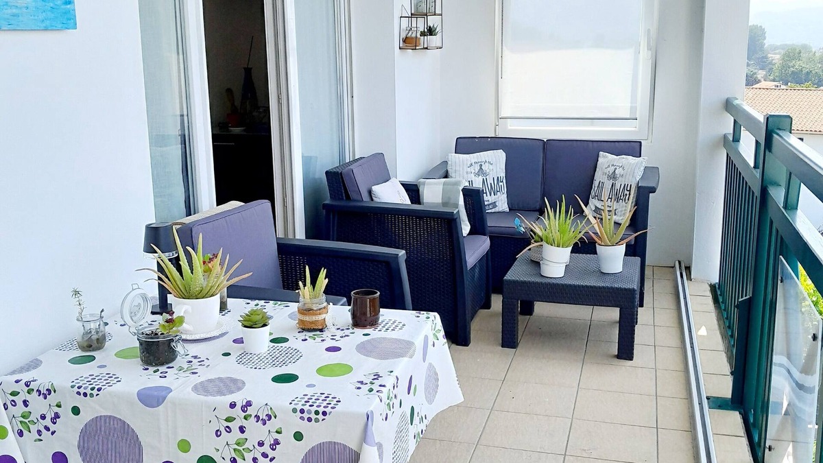 Hendaye Apartment | Cosy mountain view apartment, 2 bedrooms, terrace and parking box