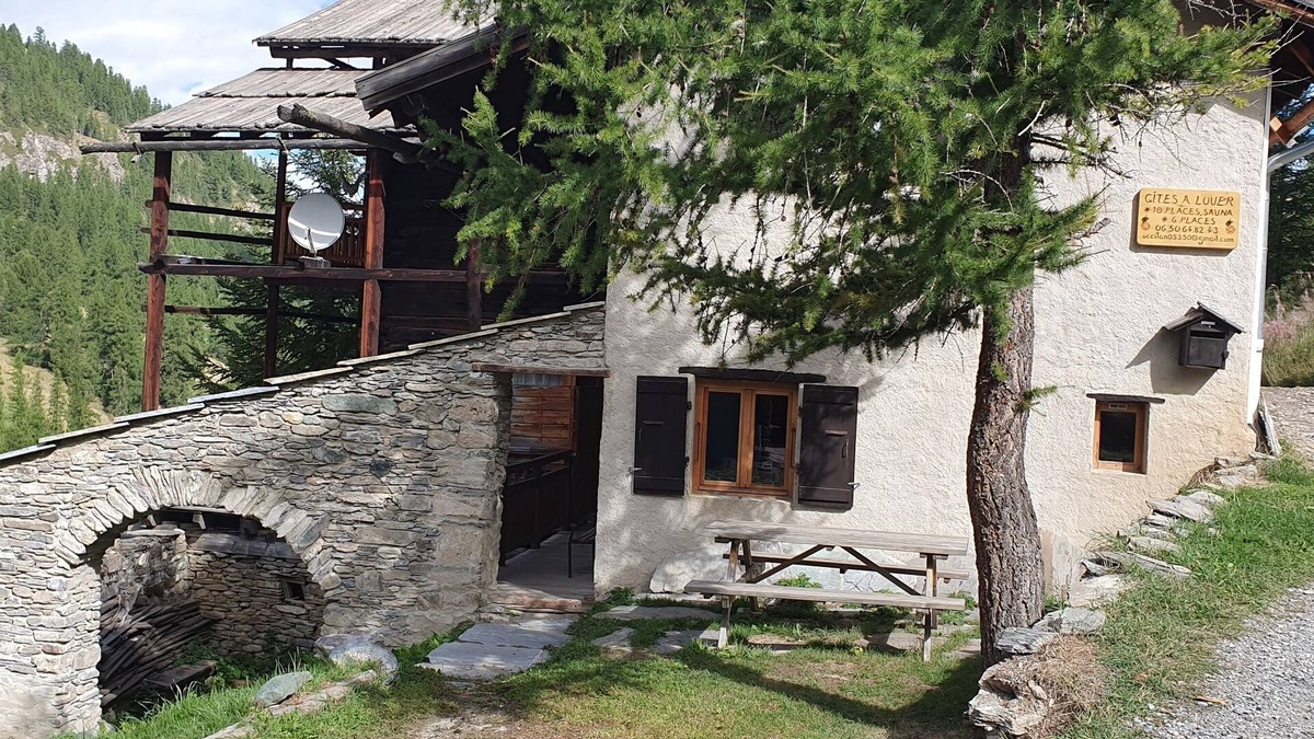 Saint-Veran Ski Chalet | COSY NATURE GITE, QUIET, ski in ski out - Parking