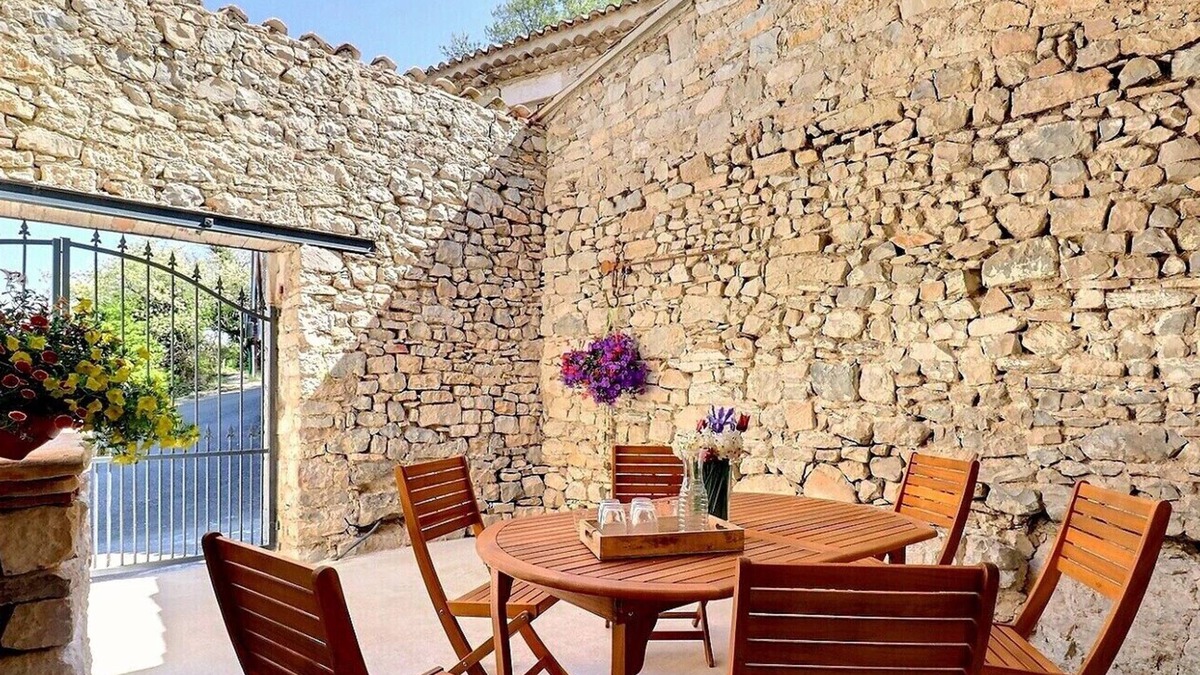 Saint-Remeze House | Cosy nature gite with courtyard, Southern Ardèche, sleeps 4 - Le Figuier
