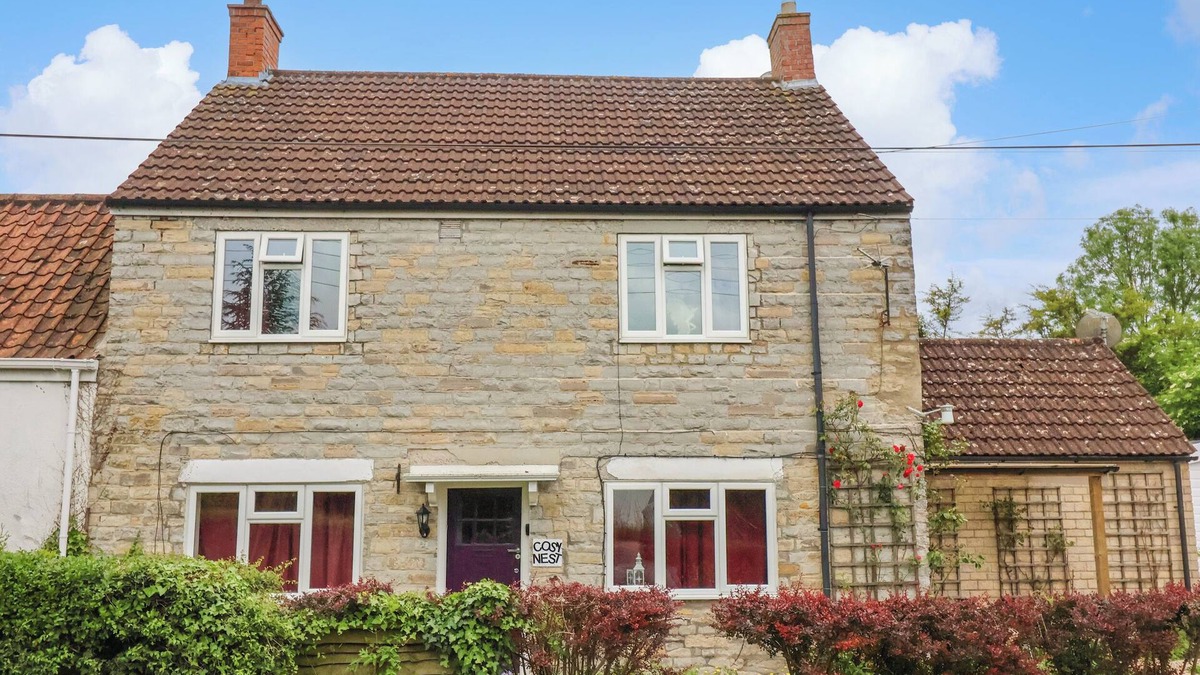 West Pennard Cottage | COSY NEST, pet friendly, with a garden in Glastonbury